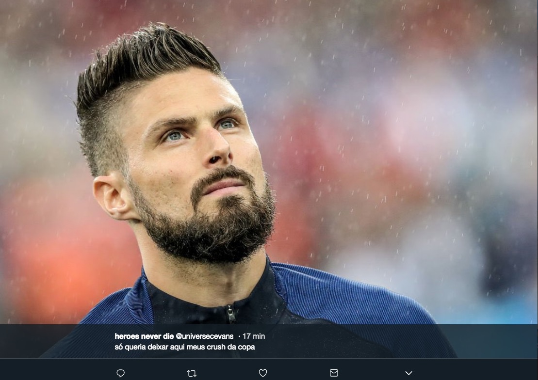 Internautas piram com jogador da França durante partida, espia os memes