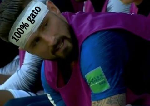 Internautas piram com jogador da França durante partida, espia os memes