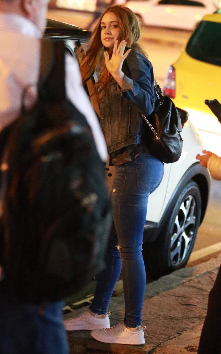 Marina Ruy Barbosa é clicada em shopping e corpo malhado chama atenção