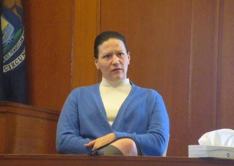 Mulher é suspeita de servir carne de amante em hambúrguer 