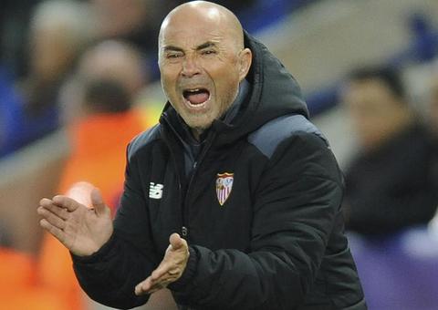 Revoltados com derrota, jogadores da Argentina pedem demissão de técnico, diz jornal