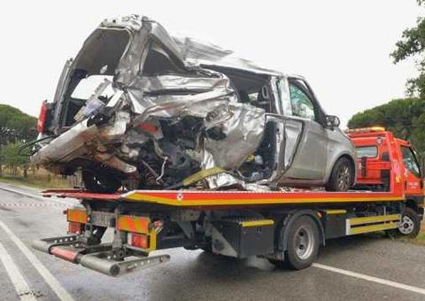 Três brasileiros morrem em acidente com van em Portugal