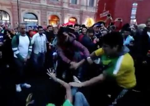 Torcedora argentina espanca brasileiro durante transmissão de jogo na Rússia