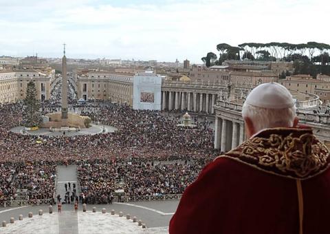 Vaticano condena padre a 5 anos de prisão por posse e distribuição de pornografia infantil