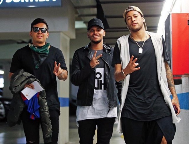 Parças de Neymar xingam Galvão Bueno e fazem gestos obscenos nas redes sociais