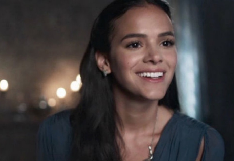 Dublê grava cenas de Bruna Marquezine em novela enquanto atriz está na Rússia