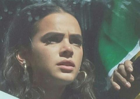 Marquezine dá colo para mãe de Neymar durante jogo tenso do Brasil, veja fotos