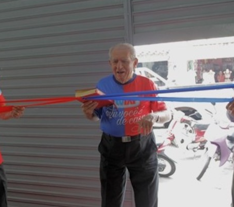 Fundador da TV Lar, José Azevedo morre aos 84 anos