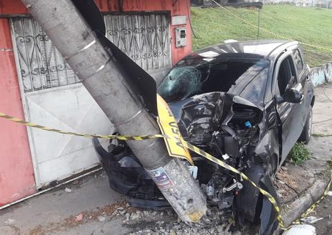 Sentado na calçada, homem morre ao ser atropelado por carro desgovernado em Manaus