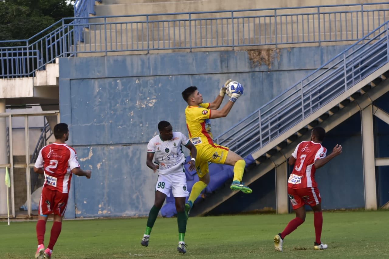 Manaus vence Rio Branco por 3 a 2 e avança no Campeonato Brasileiro