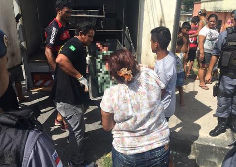 Idoso é brutalmente assassinado a facadas e marretadas dentro de residência em Manaus