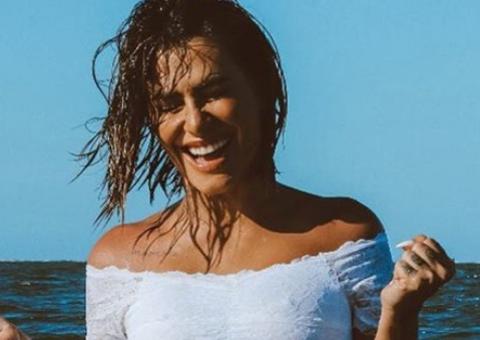 Cleo Pires causa ao aparecer molhada de sutiã e calcinha transparentes em foto 