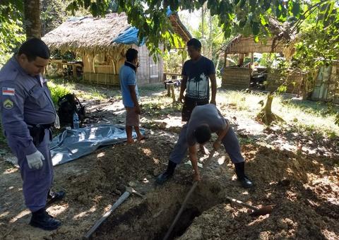 Polícia descobre corpo de mulher enterrado em quintal de casa no Amazonas