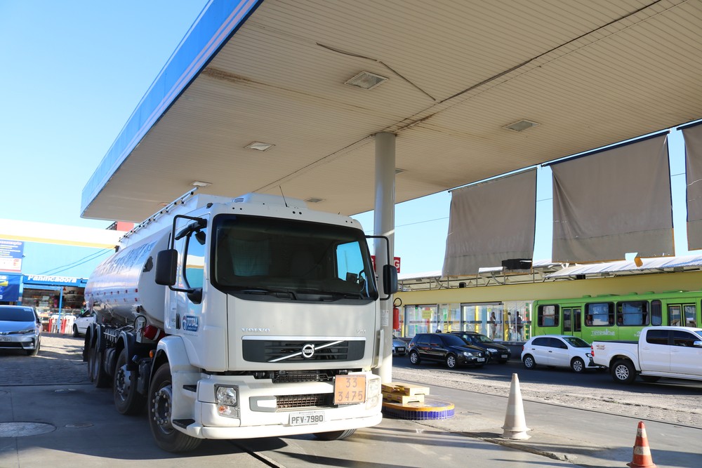  Petrobras aumenta preço da gasolina nas refinarias em 0,8%