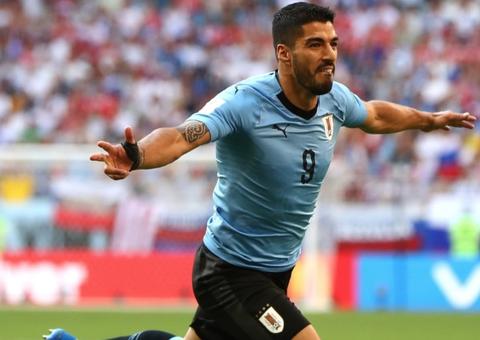 Uruguai vence a Rússia por 3 a 0 e assegura liderança do grupo