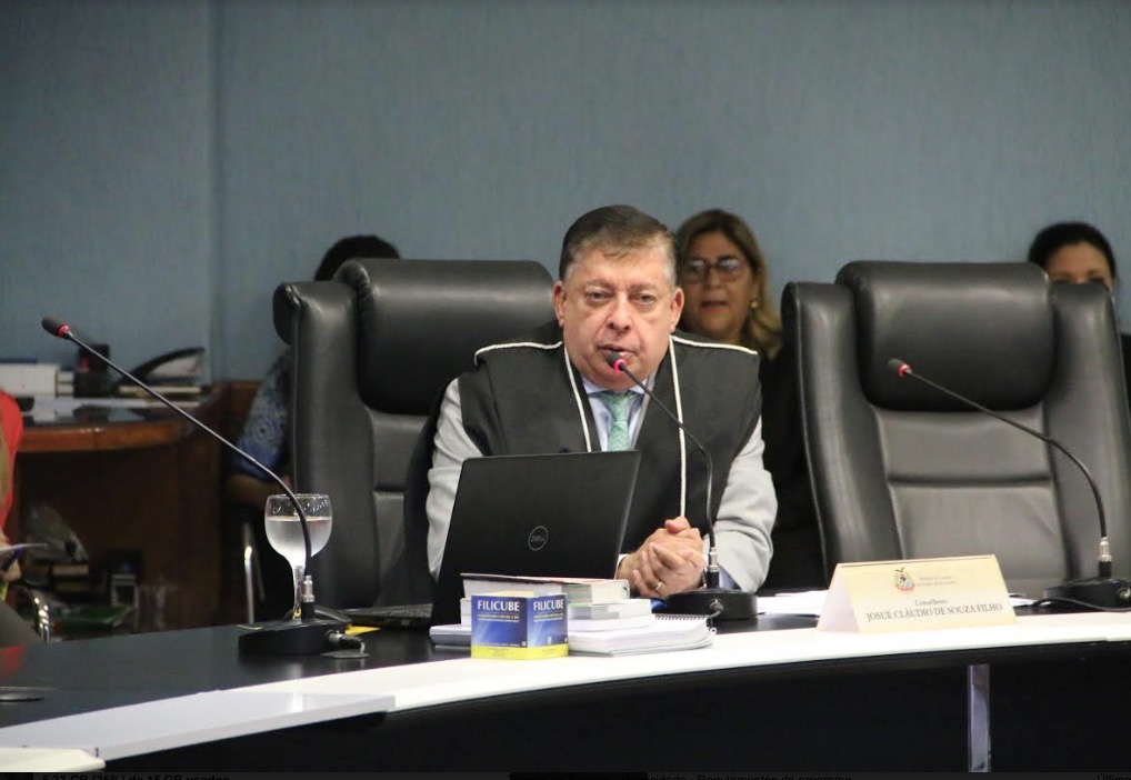 Prefeito de Iranduba deve fazer licitação para regularizar serviço de transporte coletivo