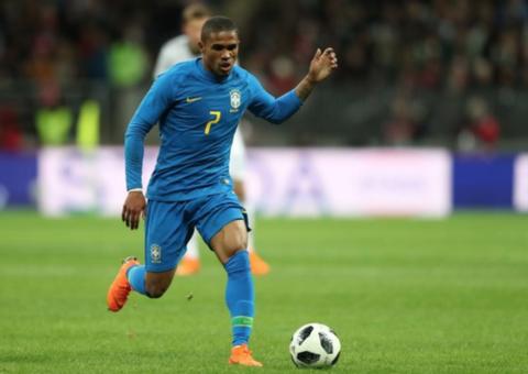 Depois de 'caso Douglas Costa', familiares da seleção são blindados