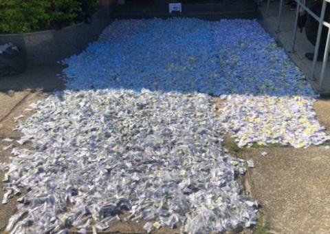 Homem é preso e PM apreende mais de 20 mil pinos de cocaína em terreno