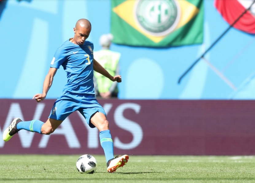 Miranda será o capitão da seleção brasileira contra a Sérvia  