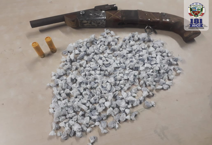 Homem é preso com arma e drogas na zona leste de Manaus 