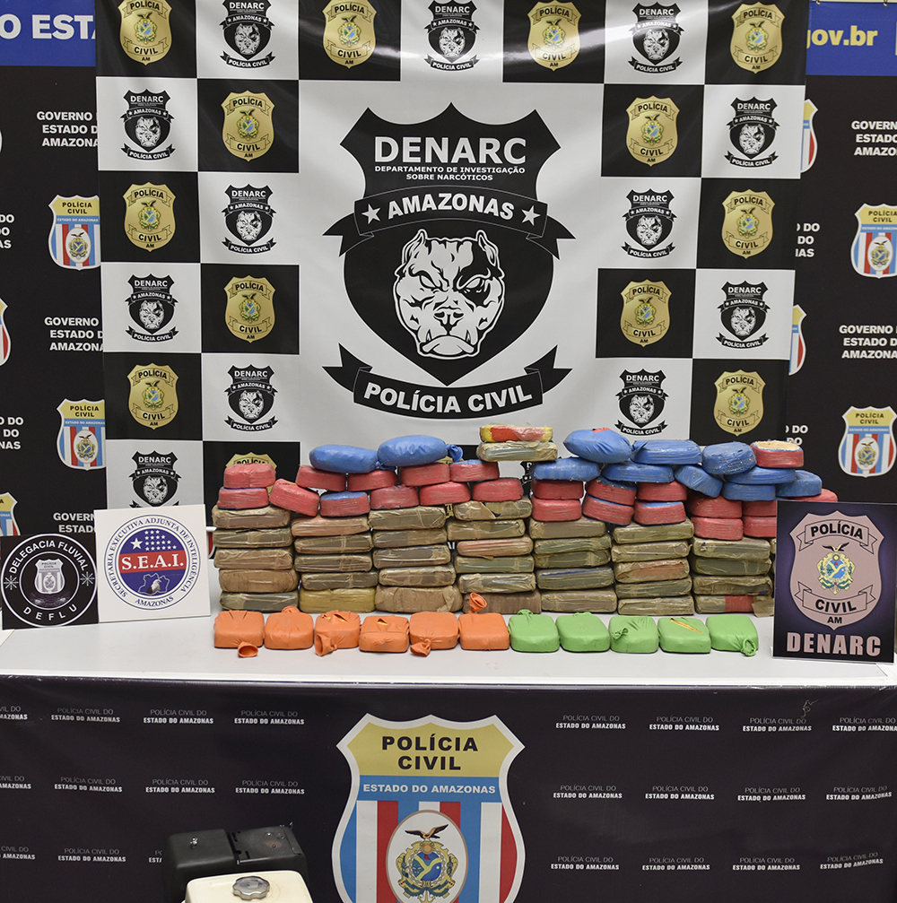 Trio é preso com drogas avaliadas em R$ 800 mil em embarcação no Amazonas