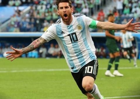  Messi marca um golaço, Argentina sofre e se classifica às oitavas para pegar a França