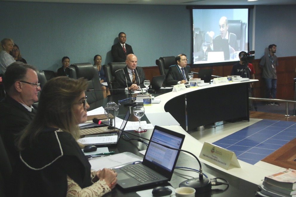 TCE multa ex-prefeita de Benjamin Constant por irregularidades financeiras