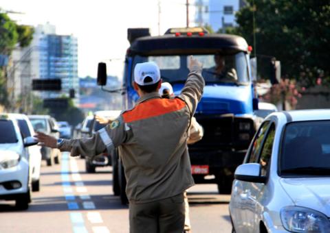 Mais de 2,5 mil veículos foram multados durante operação 'Carga Pesada' em Manaus