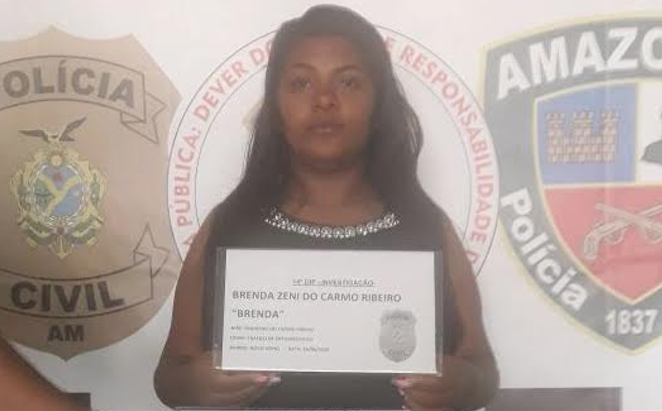 Mulher é denunciada e presa com mais de 90 porções de drogas em Manaus