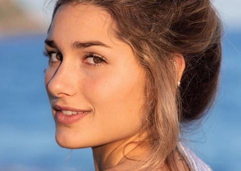 Sasha Meneghel aparece com barriga seca de fora em foto de biquíni