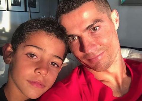 Selfie de Cristiano Ronaldo com filho vira meme, veja os mais engraçados
