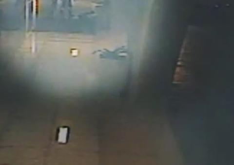 Morador de rua é queimado vivo enquanto dormia na frente de prédio