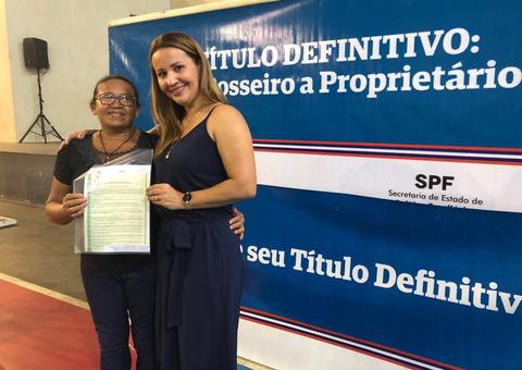 Governo entrega mais de 130 títulos definitivos na zona sul de Manaus