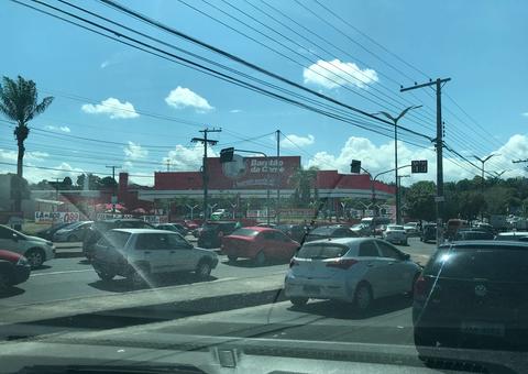 Manaus parada: Manauara enfrenta trânsito caótico a poucos minutos do jogo do Brasil