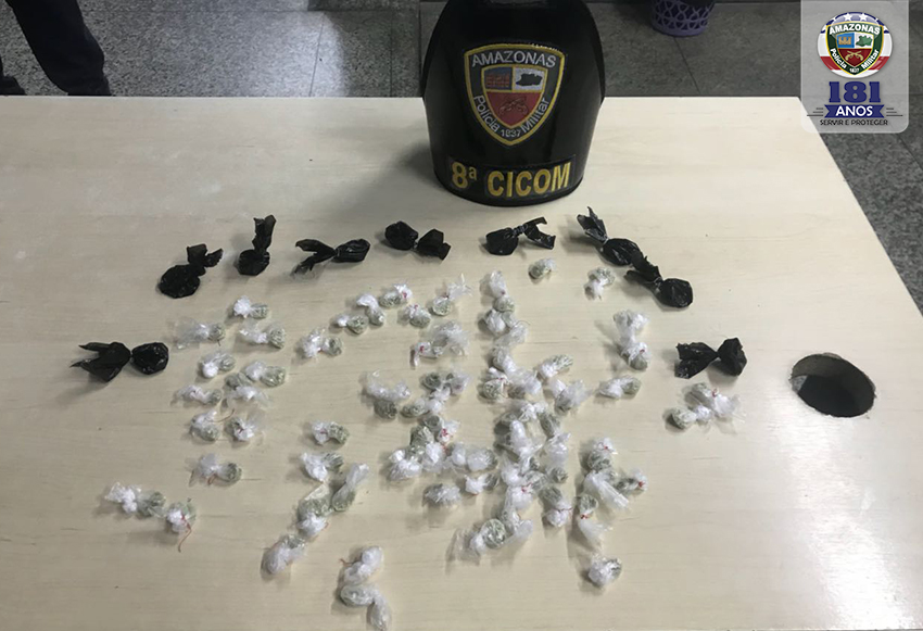 Polícia apreende drogas em beco considerado 'área vermelha' em Manaus