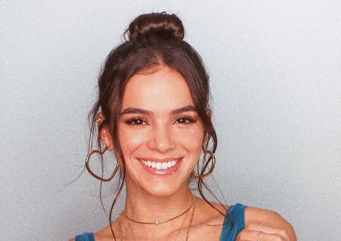 Bruna Marquezine posa na torcida pelo Brasil, mas foto é propaganda
