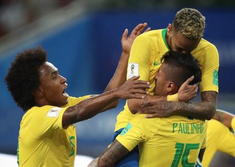 Jogadores da seleção comemoram e se declaram para colegas após classificação