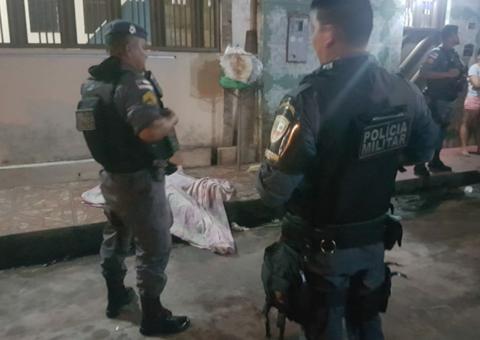 Criminosos saem atirando na rua e deixam um morto e dois feridos em Manaus