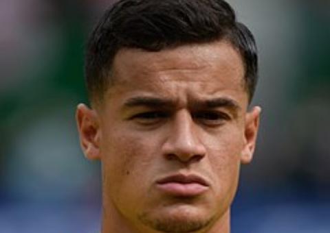 Coutinho se emociona com menino vestindo camisa improvisada da seleção e faz promessa