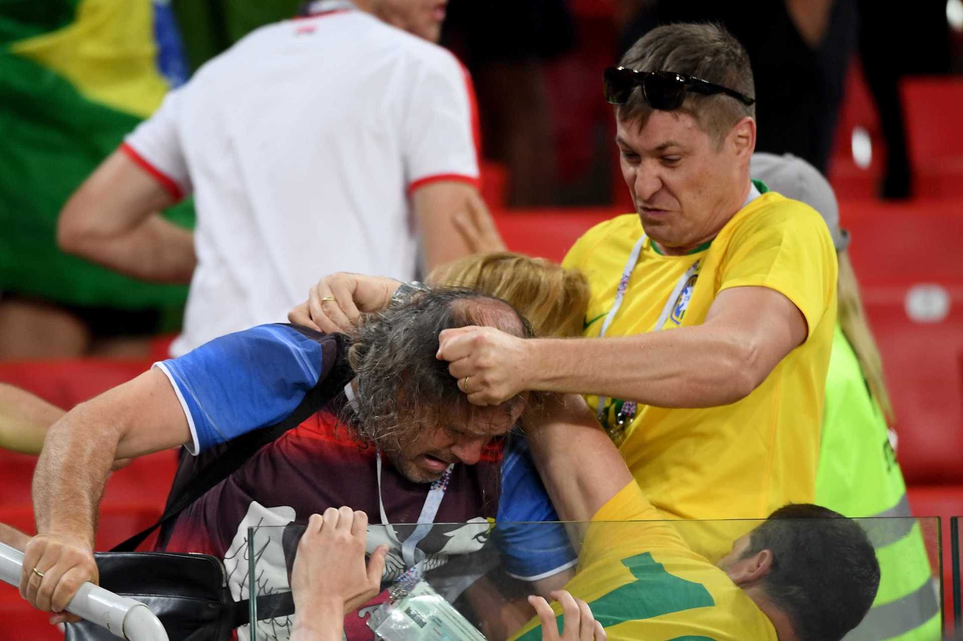 Brasileiros e sérvios se agridem em estádio após vitória da seleção 