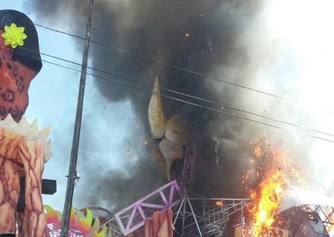 Incêndio destrói alegoria às vésperas de Festival Folclórico de Parintins