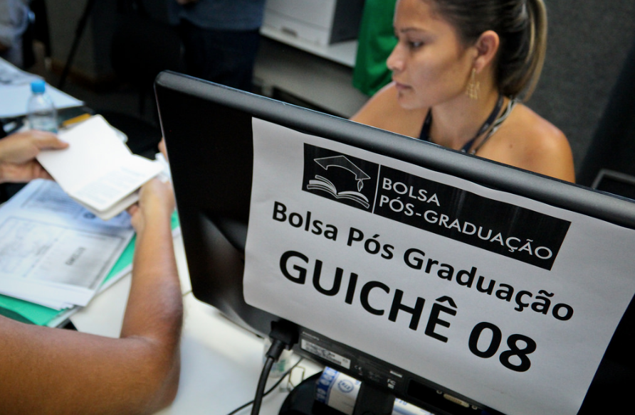 Bolsa Pós-Graduação prorroga data para entrega de documentos em Manaus