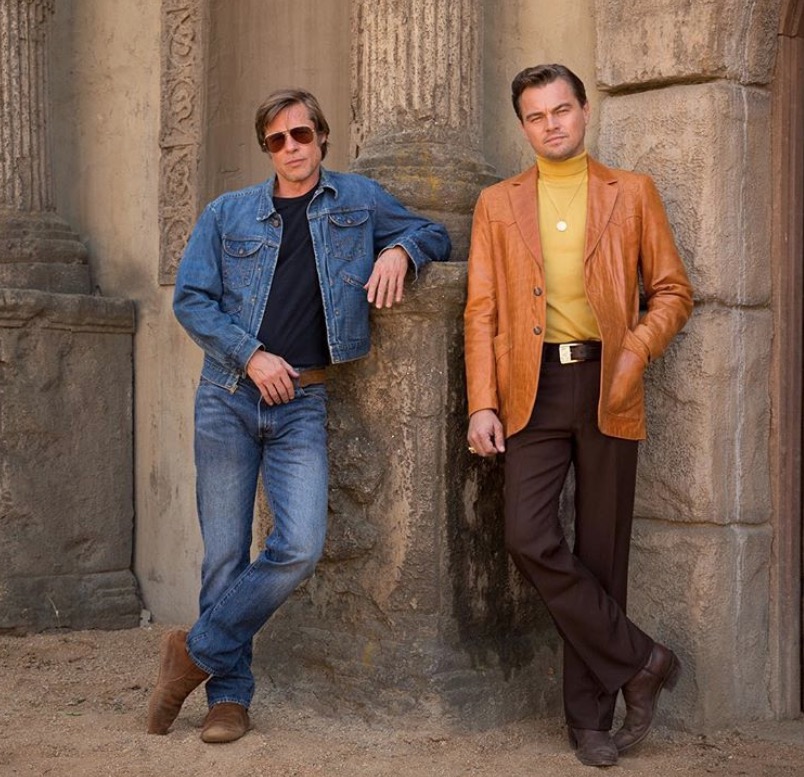 Brad Pitt e Leonardo DiCaprio aparecem juntos em primeira foto de novo filme de Quentin Tarantino
