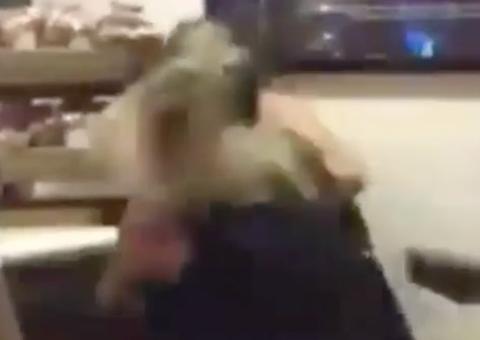 Socialite é vaiada, 'escorraçada' e agredida em show de Anitta na Inglaterra 