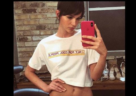 Neymar deixa comentário ciumento após Bruna Marquezine posar sexy de calcinha