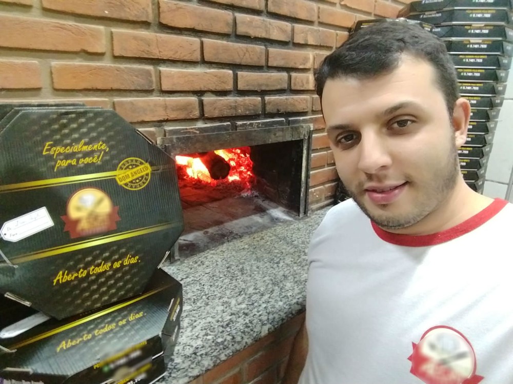  Empresário deve 1,5 mil pizzas após promoção da Copa viralizar