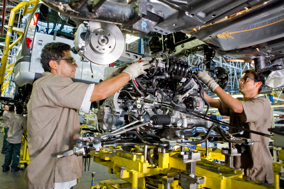 Empresa faz recall em mais de 200 mil carros após falha grave em motor