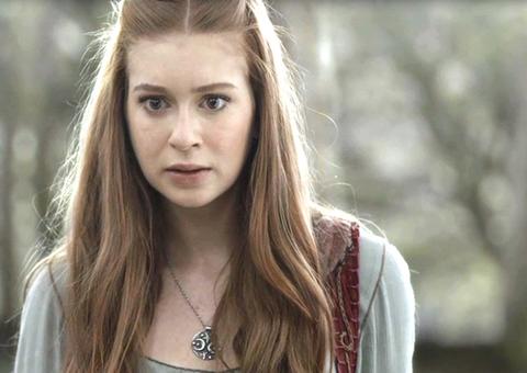  Deus Salve o Rei: Augusto se ajoelha aos pés de Amália e implora perdão