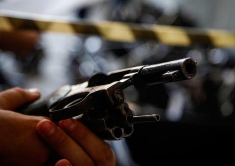 Casal é baleado enquanto voltava de supermercado