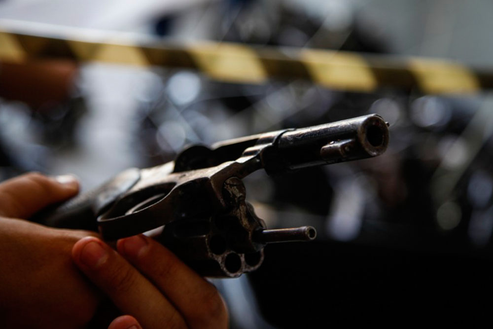 Casal é baleado enquanto voltava de supermercado